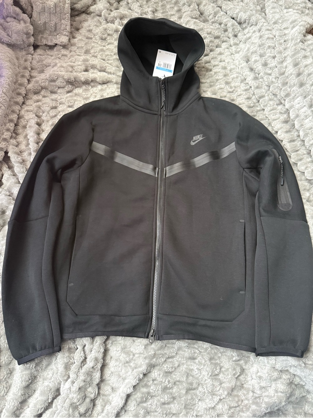 Nike Men’s Black Zip-Up Hooded Jacket with Reflective Trim